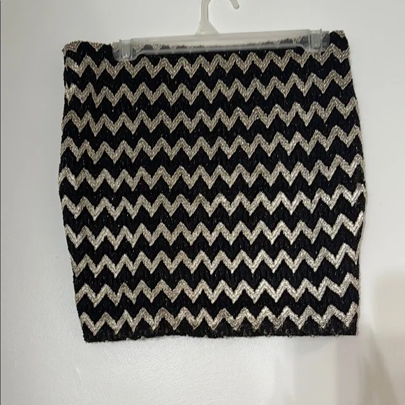 Black and Cream Zigzag Skirt - Picture 4 of 4